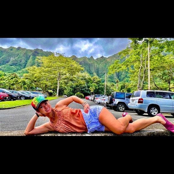 🌸Meet Your Posher, Lenie 🌈🦄🌴 - Picture 9 of 9